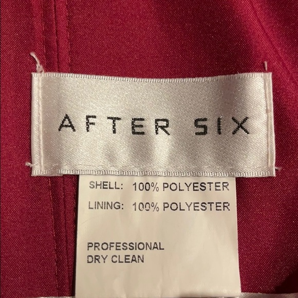 Red Dress - - Picture 4 of 4